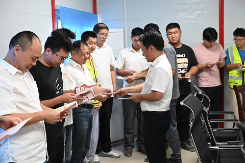 公路工程處黨支部開(kāi)展送廉潔到項(xiàng)目活動(dòng)