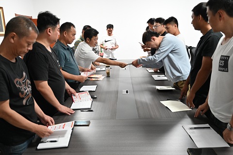 公路工程處黨支部開(kāi)展送廉潔到項(xiàng)目活動(dòng)
