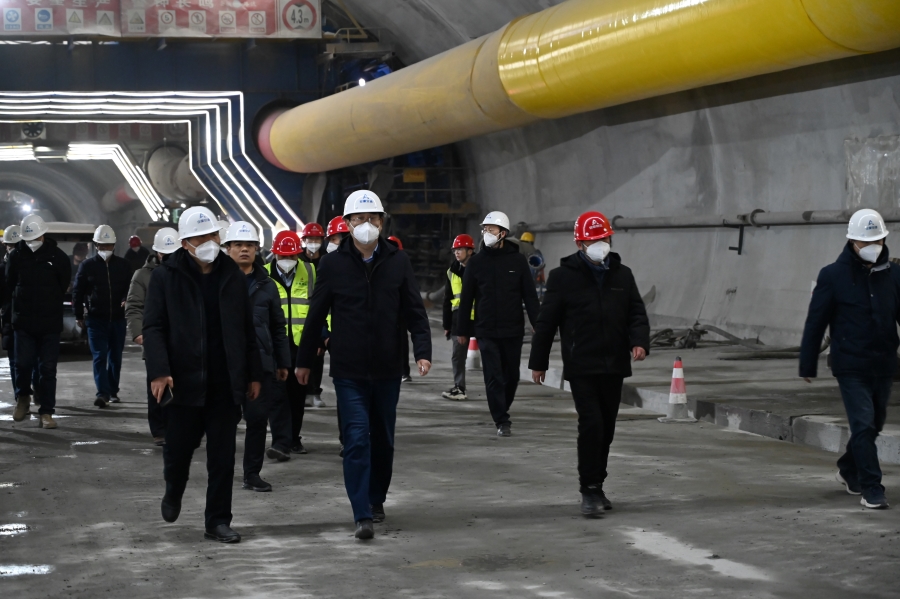 安徽省交通運輸廳黨組成員、副廳長孫東根一行赴S22天天高速營嶺隧道項目督導安全生產(chǎn)工作